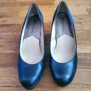 Woman's heels size 8
